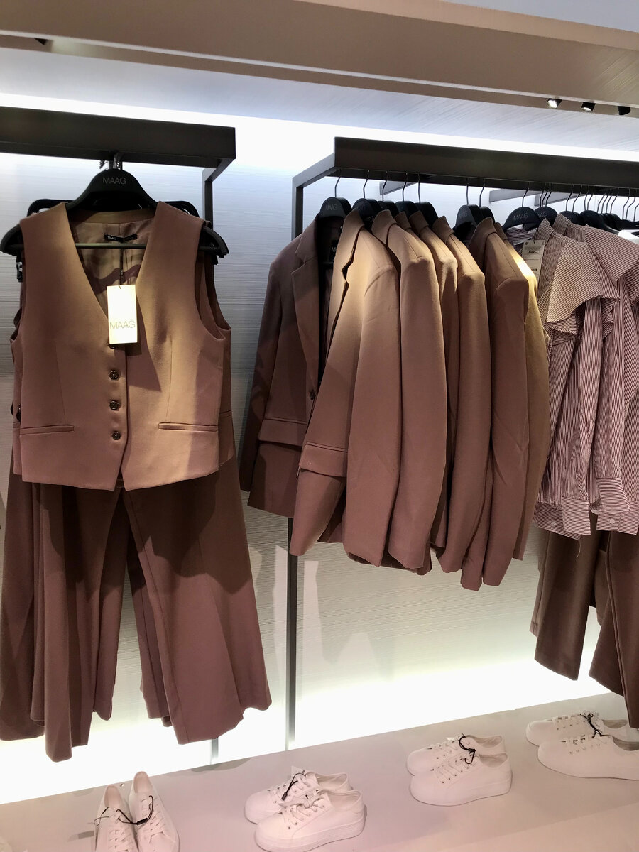 фото автора из магазина Maag