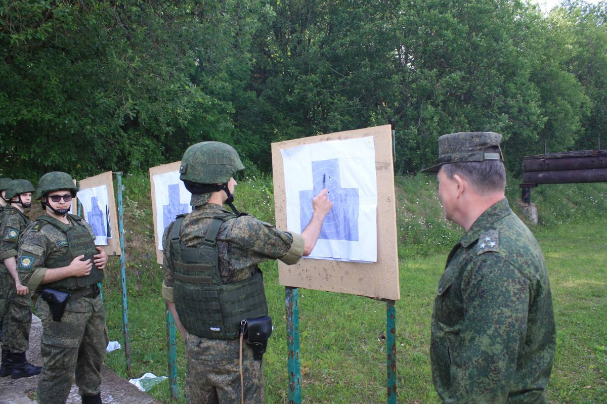 Сегодня о своей профессии, ценностных ориентирах и наставничестве расскажет Сергей Владимирович Песоцкий, полковник, преподаватель военного учебного центра при ГУАП.-3