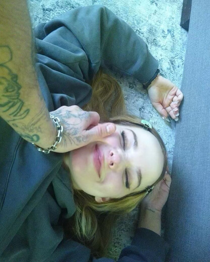 64. -7. Лёгкий завтрак и назойливые фанаты: смешные фото звёзд за неделю-7....