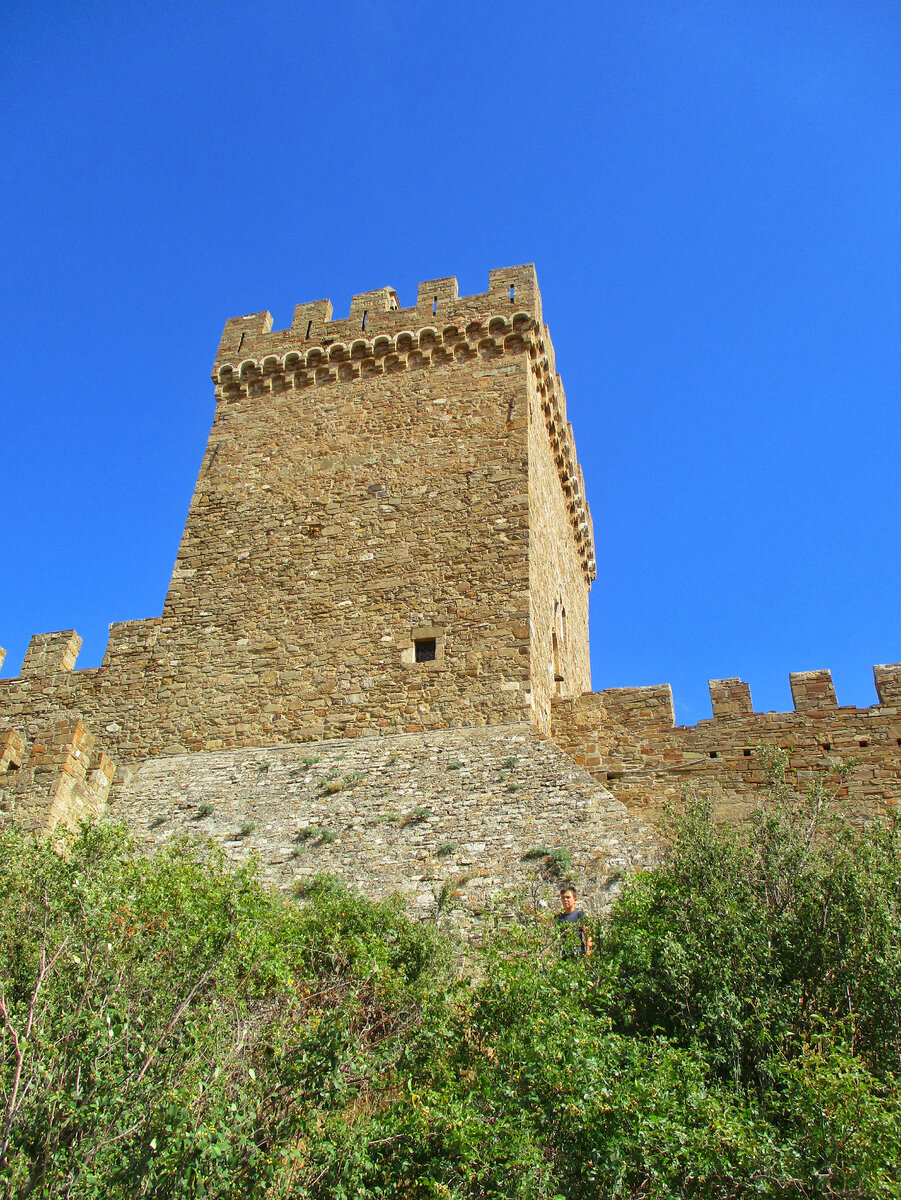 Крепость внутри крепости 4. Шлиссельбург крепость. Город выборг выборгский замок внутри. Замок карлштейн винный погреб. Крепость соловецкого монастыря.