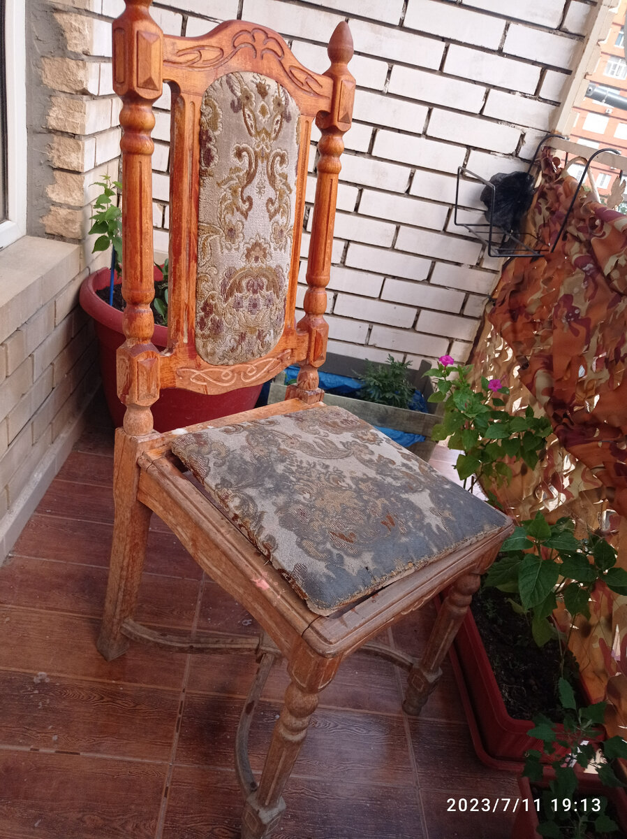 Очень печальная картина, нашли его на обочине дороги. Увидели потенциал.