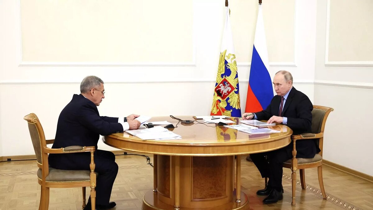     Президент России Владимир Путин во время встречи с главой Татарстана Рустамом Миннихановым призвал расширять опыт республики в работе особых экономических зон.