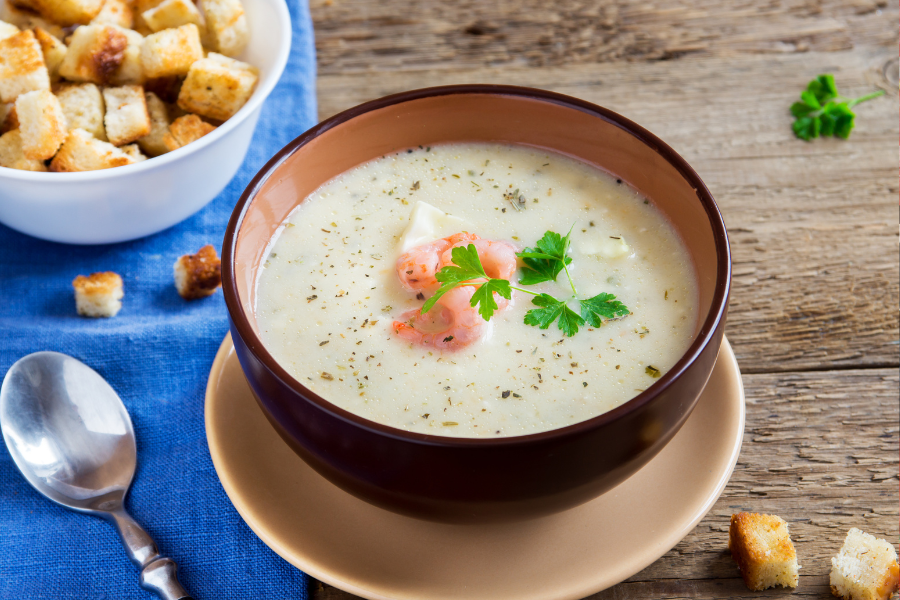 креветочный суп пюре. суп с креветками самый. креветки в соусе том ям. креветочный крем суп. сырный крем суп с креветками.