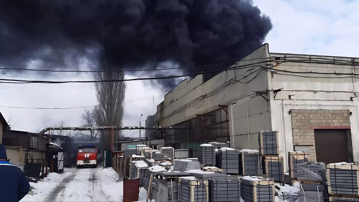     Прокуратура региона начала проверку в связи с пожаром, вспыхнувшем 22 февраля в цехе ЛПК в Тракторозаводском районе Волгограда. По предварительной версии, конструкции вспыхнули после замыкания электропроводки.