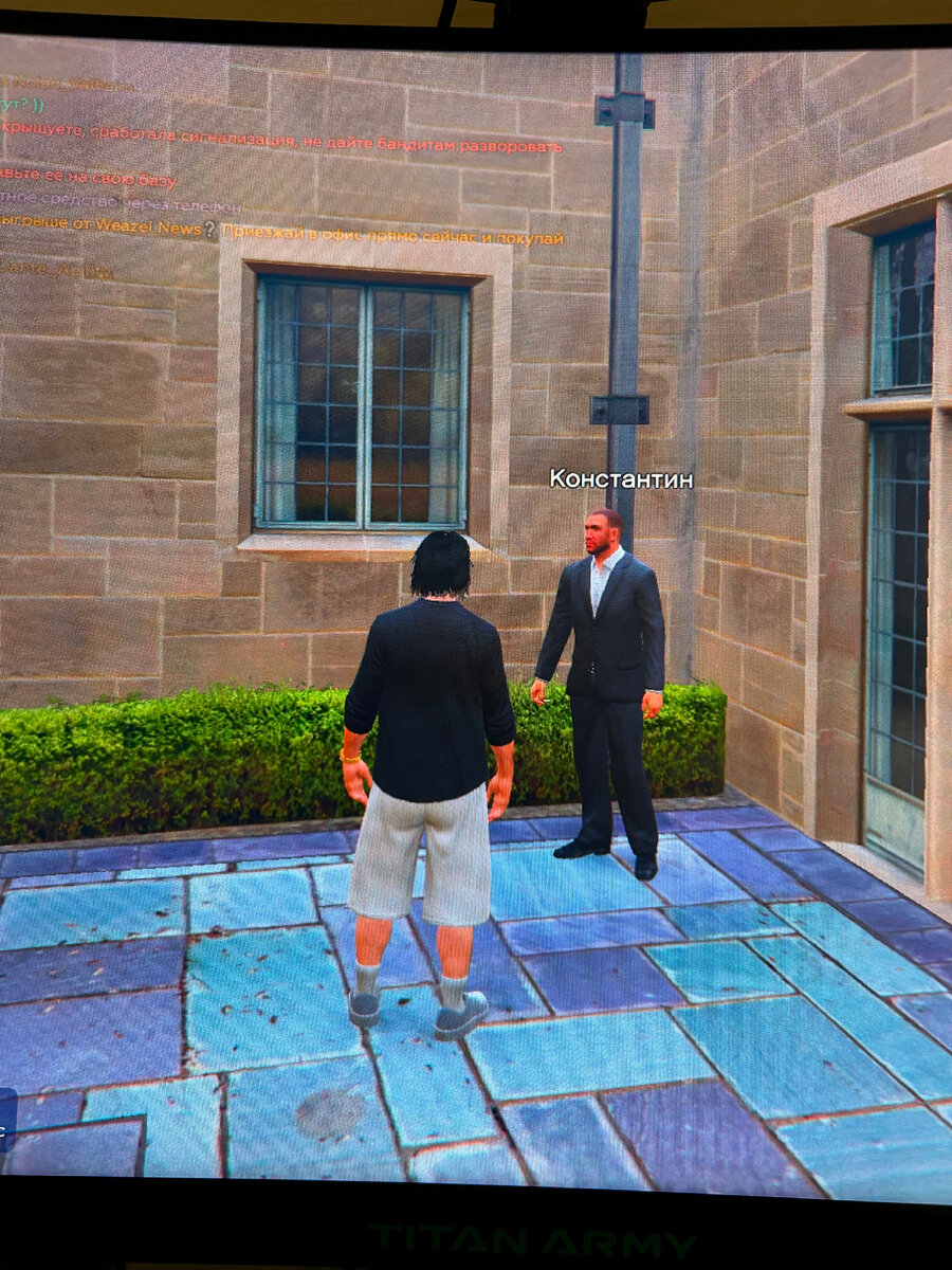 Подходим к боту у здания мафии