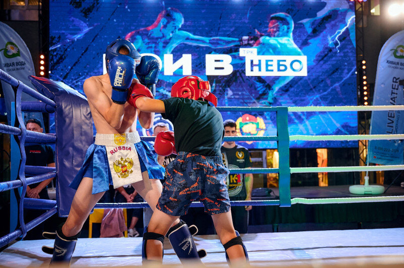 В торгово-развлекательном комплексе «НЕБО» состоится новая серия соревнований по боксу и кикбоксингу среди любителей и профессиональных спортсменов «БОИ В НЕБЕ».