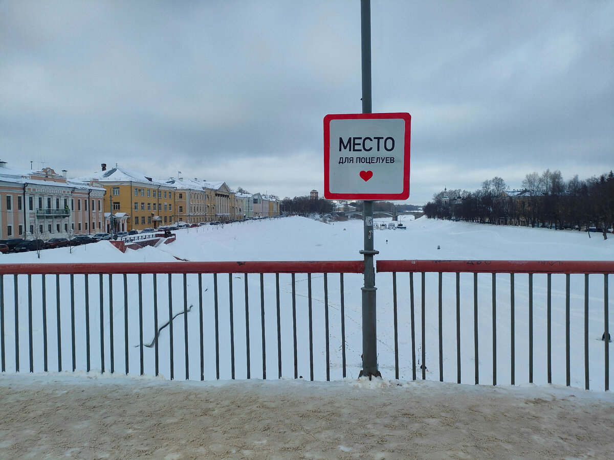 Зачем в день свадьбы вешают замки, если это не гарантирует долгий и  счастливый брак? | ЯжМамАня | Дзен