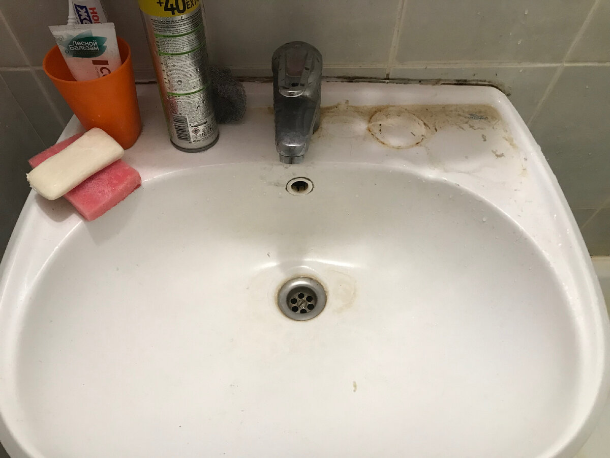 Грязный умывальник 