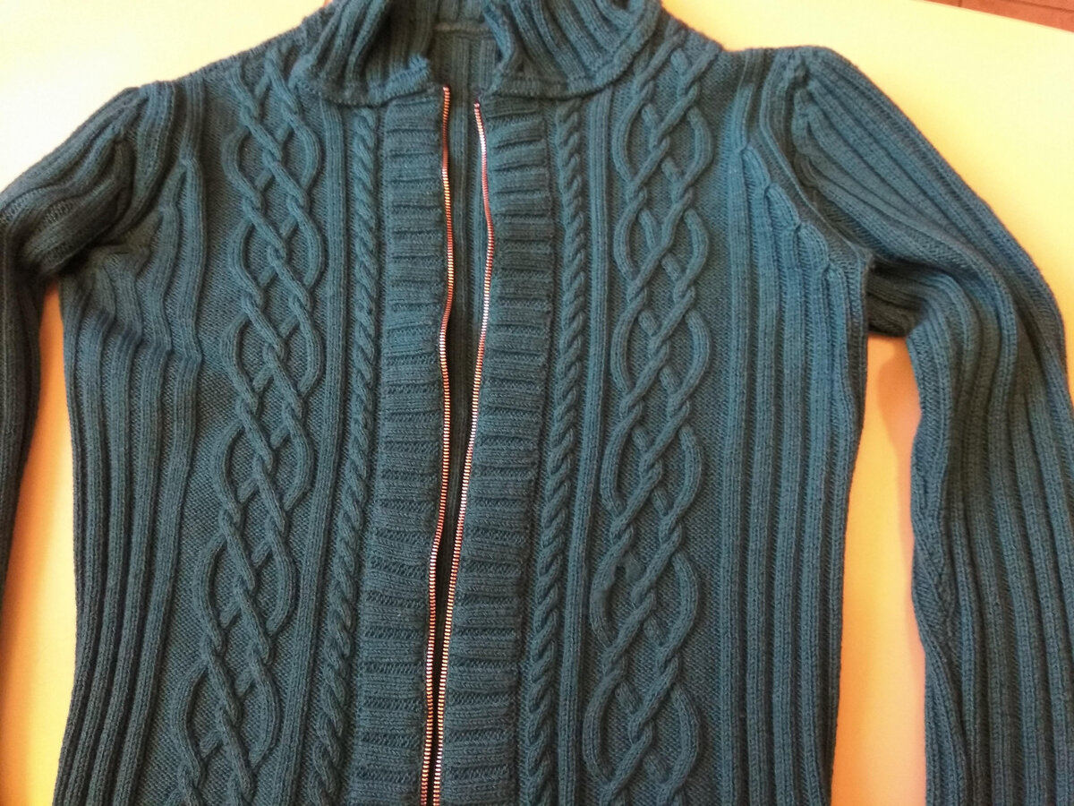 Вот он. Фото, увы, не передаёт дивного петрольного цвета. 