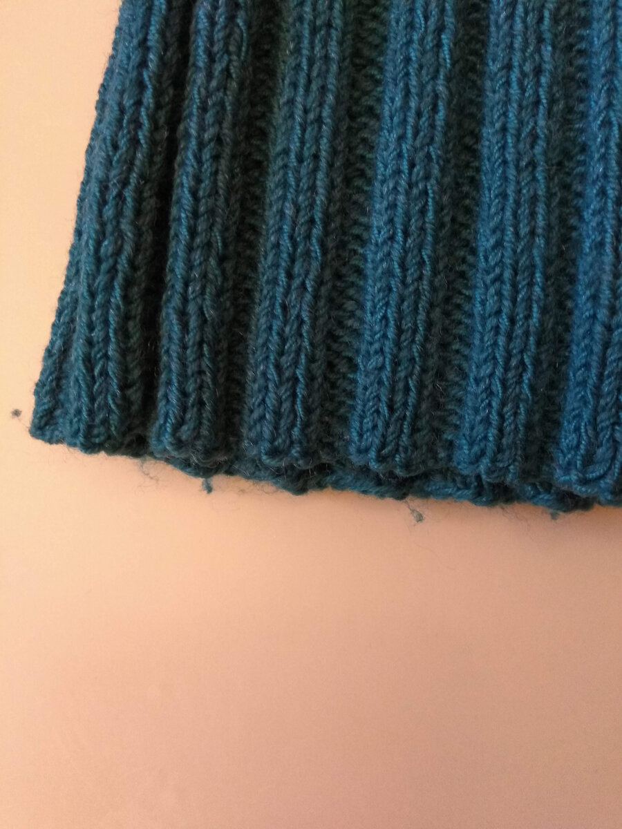 и только чуть-чуть катышков по низу рукава