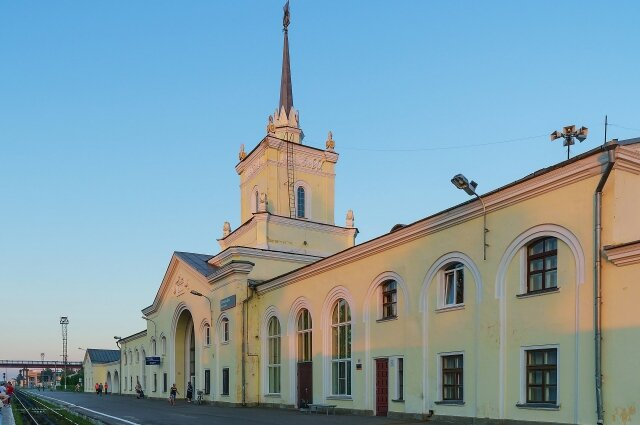    Железнодорожный вокзал в городе Дно Псковской области. Фото: Commons.wikimedia.org/ A.Savin