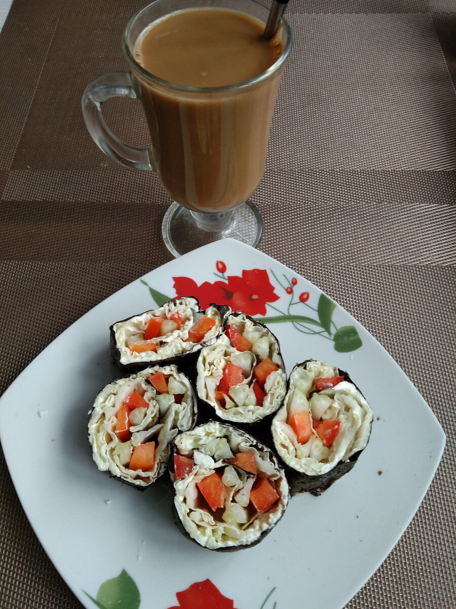 Что я ем на ПП.Тортилья с курицей и сыром.Ряженка с клетчаткой.  Рассольник.Овощи с рыжиковым маслом.Курица в желе.Овощной ролл.Творог. |  Будни российской пенсионерки.ПП. | Дзен