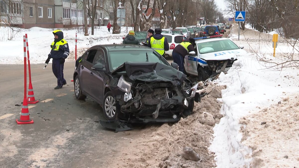    В Иванове случилась авария с участием патрульной машины
