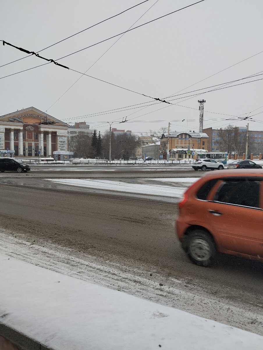 Снег то растает, то опять выпадет 