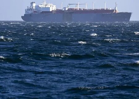    Хуситы запретили судам США и Великобритании заходить в воды Красного моря