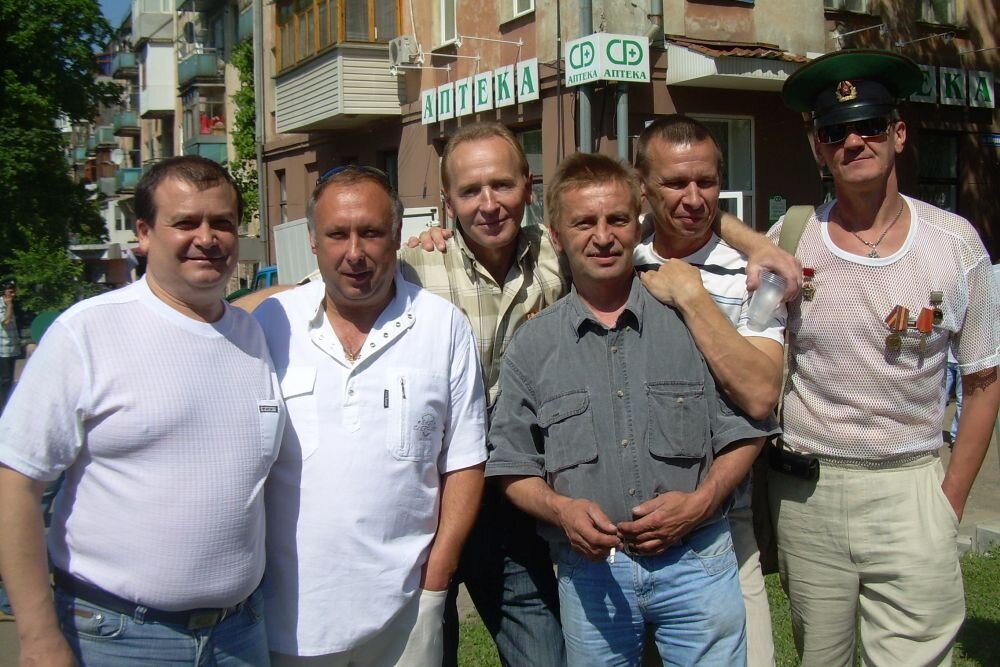    Юрий Аканеев с друзьями-"афганцами" в Луганске. 2013 год. / Фото: Из семейного архива Юрия Аканеева