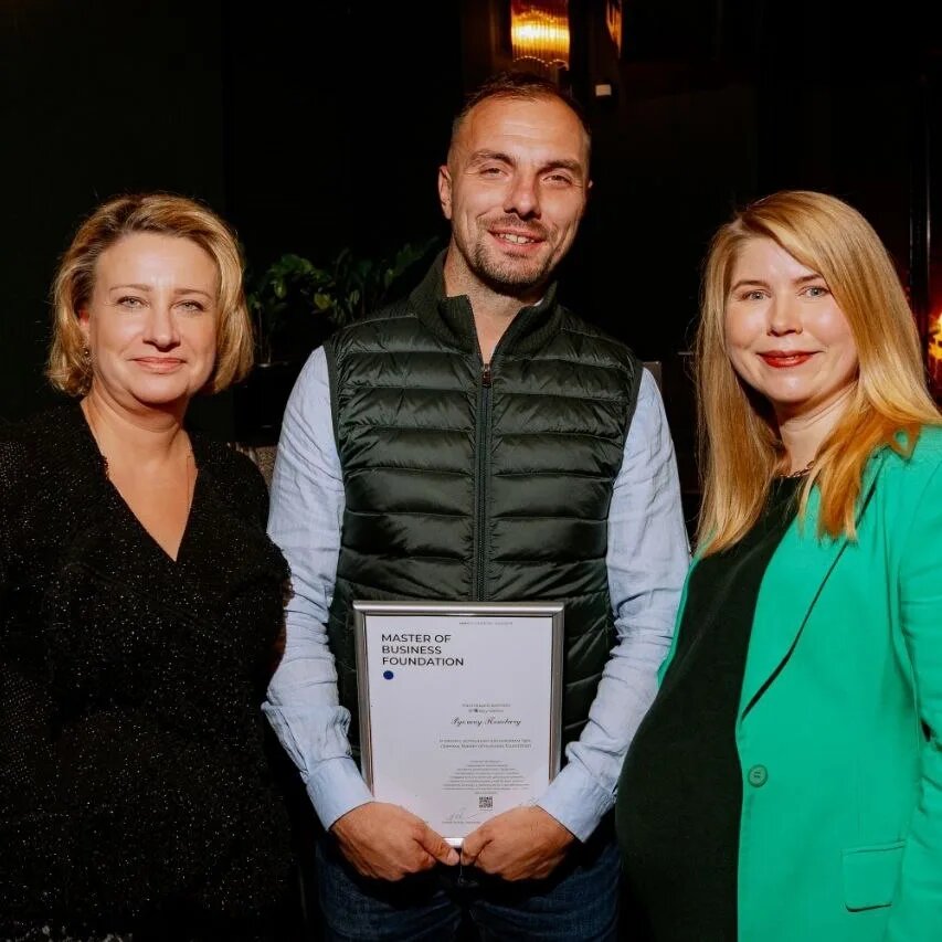 Строить отношения. Счастье лишь мечта а горе реально. Лишь мечты. Фантазия картинки. Мечты остаются мечтами.