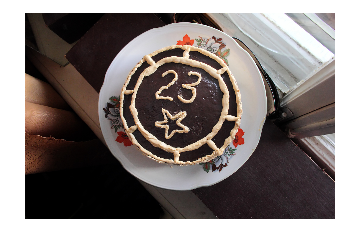 Подарок на 23 февраля самой. Подарок из носков. Оригинальный подарок на 23 февраля. Подарок на 23 февраля из конфет. Подарки на 23 февраля мужчинам.