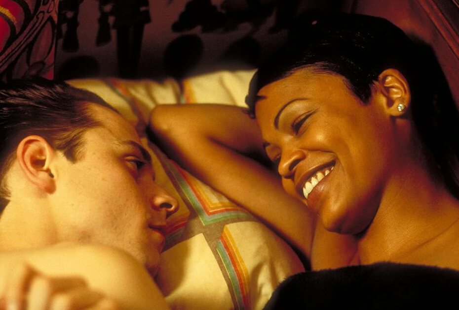 Кадр из фильма Boiler Room. Режиссер: Бен Янгер. Оператор: Энрике Чедьяк. Производство: New Line Cinema, Team Todd. Показ в России: Гемини Киномир