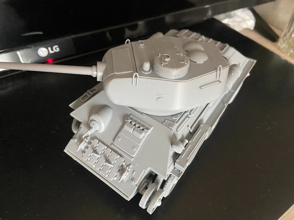 Ну, и что, что серый и с огрехами! Моделисты затем и существуют, чтобы из серого  невзрачного конструктора создать  изящную и взаправдашнюю модель! (С) Фото из личного архива автора, 2023 год