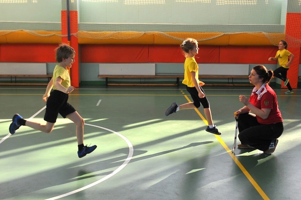    Гольф, биатлон и скалолазание: уроки физкультуры в России предлагают изменить Евгения ГУСЕВА