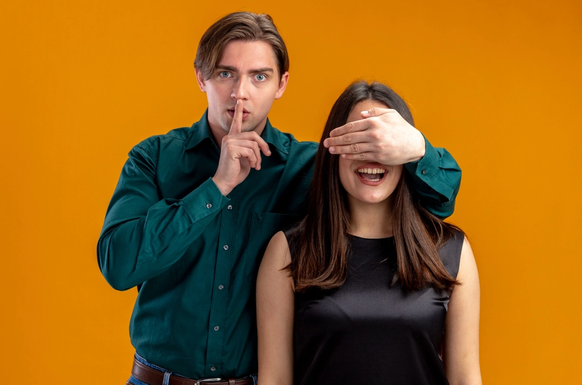 https://ru.freepik.com/free-photo/young-couple-on-valentines-day-strict-guy-covered-girl-eyes-with-hand-showing-silence-gesture-isolated-on-orange-background_16223785.htm#page=5&query=молодая%20пара%20ссорится&position=10&from_view=search&track=ais&uuid=1effd71e-0ff1-4933-939e-9198e0a40d23