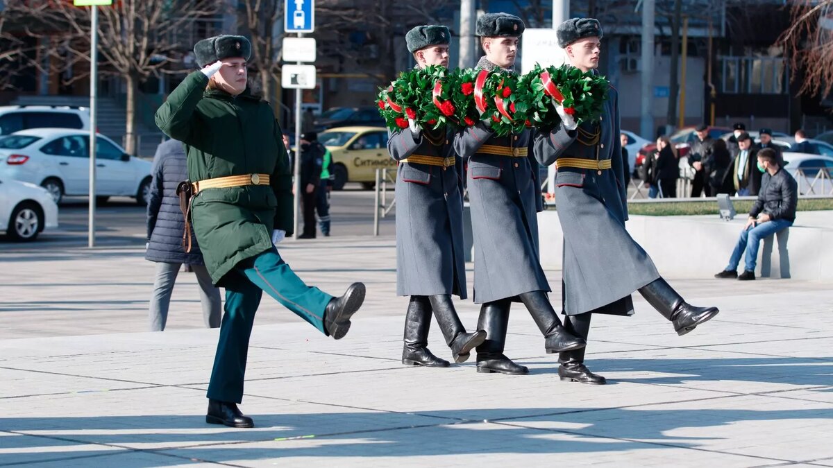     В День защитника Отечества краснодарцев порадуют боевыми искусствами, игрой в танчики, и кино. Праздничными мероприятиями поделились в администрации Краснодара.