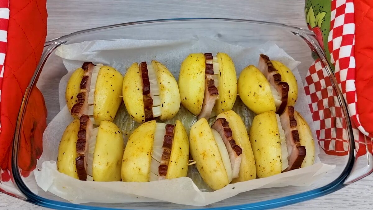 Грудинка в духовке самый вкусный. Грудинка свиная в духовке. Говяжий антрекот в духовке. Грудинка запеченная в духовке в фольге. Грудинка свиная запеченная.