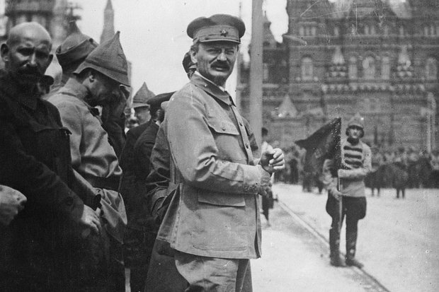    Народный комиссар по военным делам Лев Троцкий на параде на Красной площади.. Фото: General Photographic Agency / Getty Images