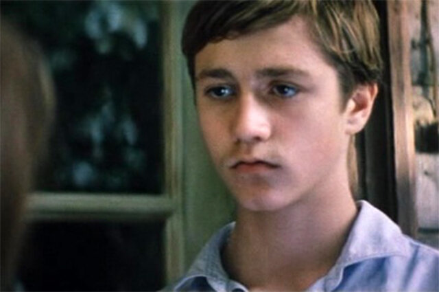    Борис Токарев в роли Мити Лопухина в фильме «Ста дней после детства», 1975 г. . Кадр из фильма