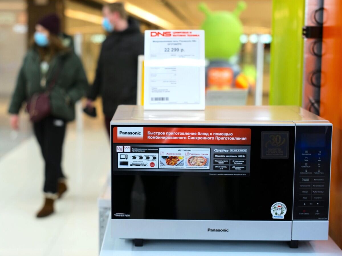    Микроволновая печь фирмы Panasonic © РИА Новости / Сергей Пятаков