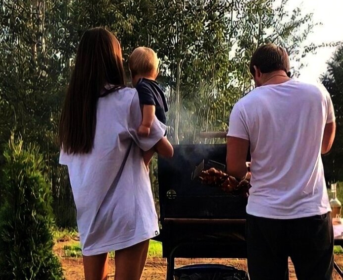 Ребенок собирает несколько тутовых шелкопрядов, как бабочки выходят из коконов, когда приходит весна он хотел посмотреть выход. Но бабочек энтузиазм, который он вкладывает, выходя из кокона, и шевелиться  пробудил в душе сострадание и печаль. Отец один на один из этих насекомых выходит из кокона когда было трудно, он резал шелк ножницами. Но нати- Джей был невероятно удивлен - вскоре после этого бабочка умер. Из-за этого инцидента отец преподал сыну жизненный урок: - Сынок, это насекомое выходит из кокона в своем теле, прилагая энергию и энергию при попытке выводит яд наружу. Если этот яд из если не вылезет, насекомое погибнет. Также эти попытки потому что впереди мышцы, которые ему понадобятся будет энергичным. Человек тоже сильнее, терпеливее- терпеть, быть более волевым, а также желать бороться с трудностями, чтобы достичь своей цели- шипит, развивается и становится сильным. Если в- тот, у кого слабый глагол, когда число легко достигает своей мечты- на работе они обычно оставляют себе здание, и в конце концов- последствия будут преодолены... нелегко быть бабочкой.