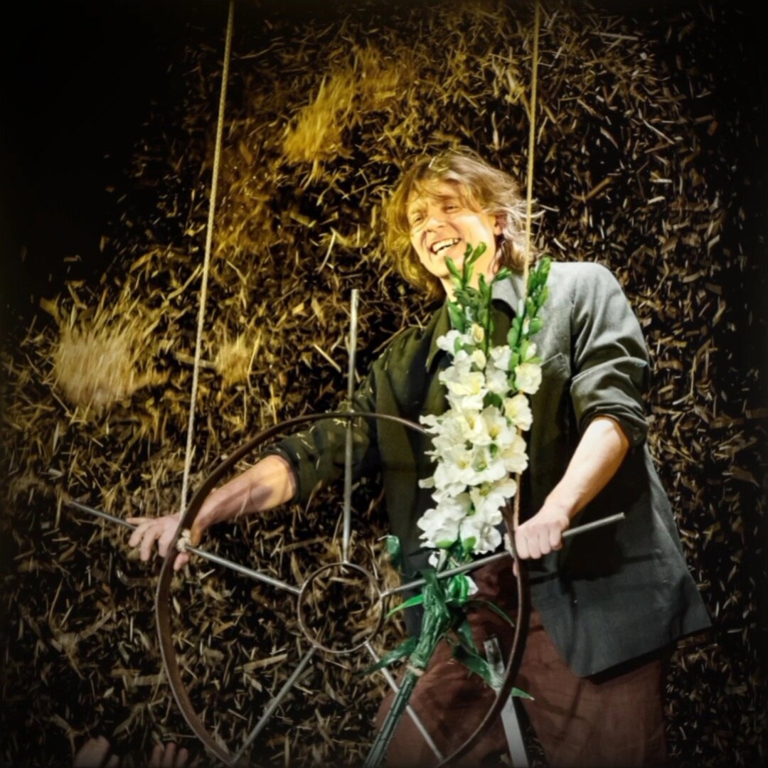 Алексей Миронов. фото предоставлено героем рубрики: "Спектакль "Материнское поле" по повести Чингиза Айтматова. Его мы как раз везём на фестиваль. В главной роли моя жена Олеся Касьянова. Это фото, наверное, 2021 года". 