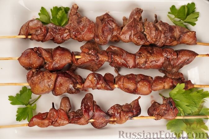 печень куриная, соус соевый, чеснок, масло сливочное, перец молотый (смесь перцев)