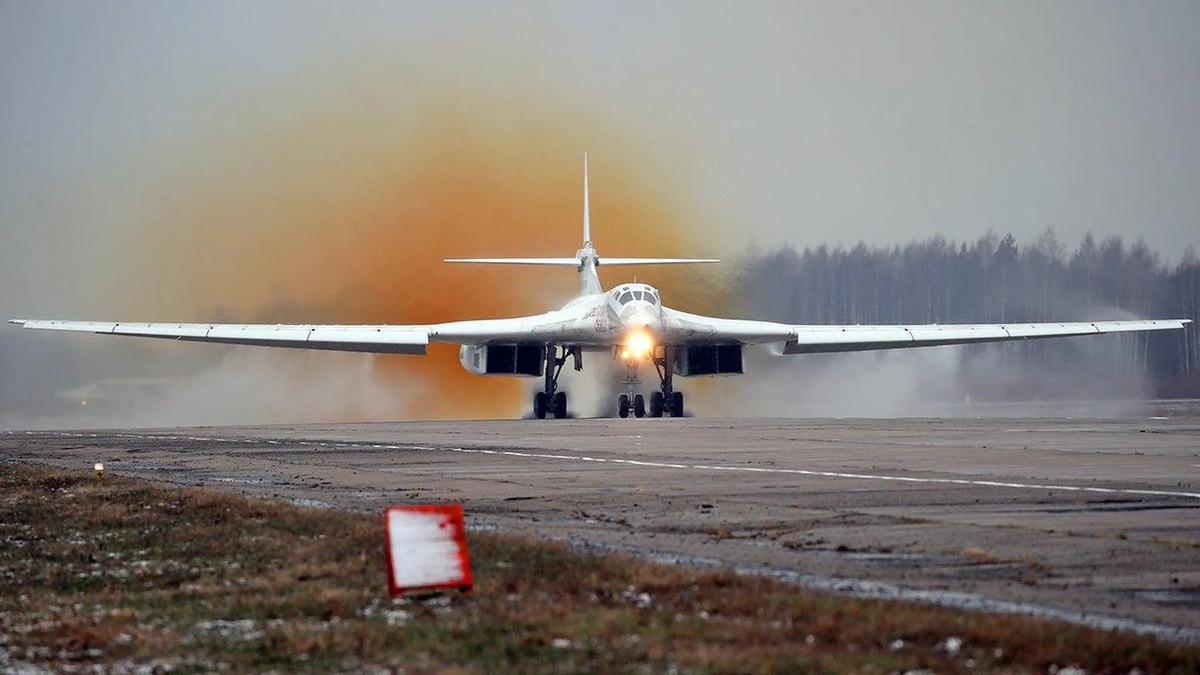 В.В. Путин взлетает на Ту-160М. Источник: https://s3.ixbt.site/ixbt-data/623640/aX9LRROtTNrD0e3lln1mH1I24FKfzHERdDfUj2yl.png