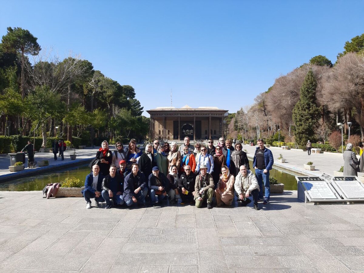 Российская группа участников во дворце "Чехель-сотун" в Исфахане