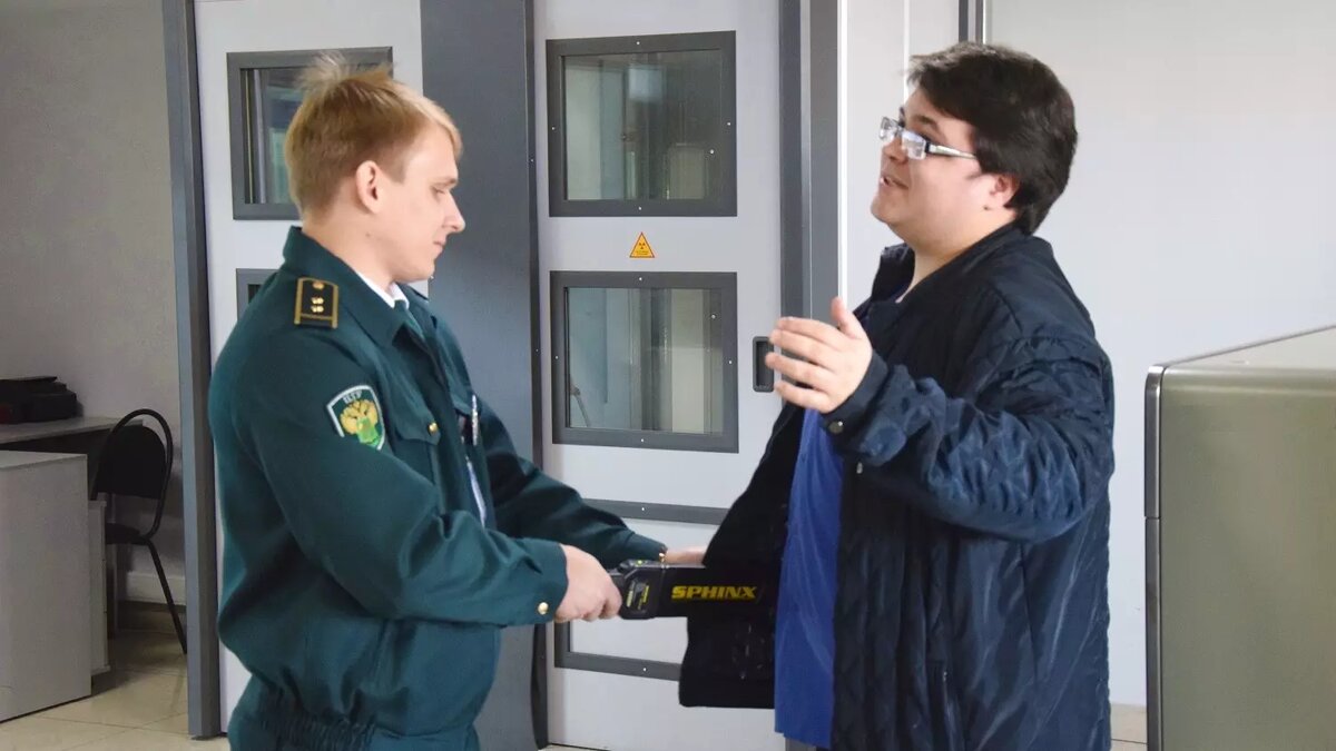     С россиян, кто еще может пересекать границы с ЕС, начали требовать заполнение анкеты с политическими вопросами. Граждане России должны озвучить свою позицию касательно специальной военной операции.