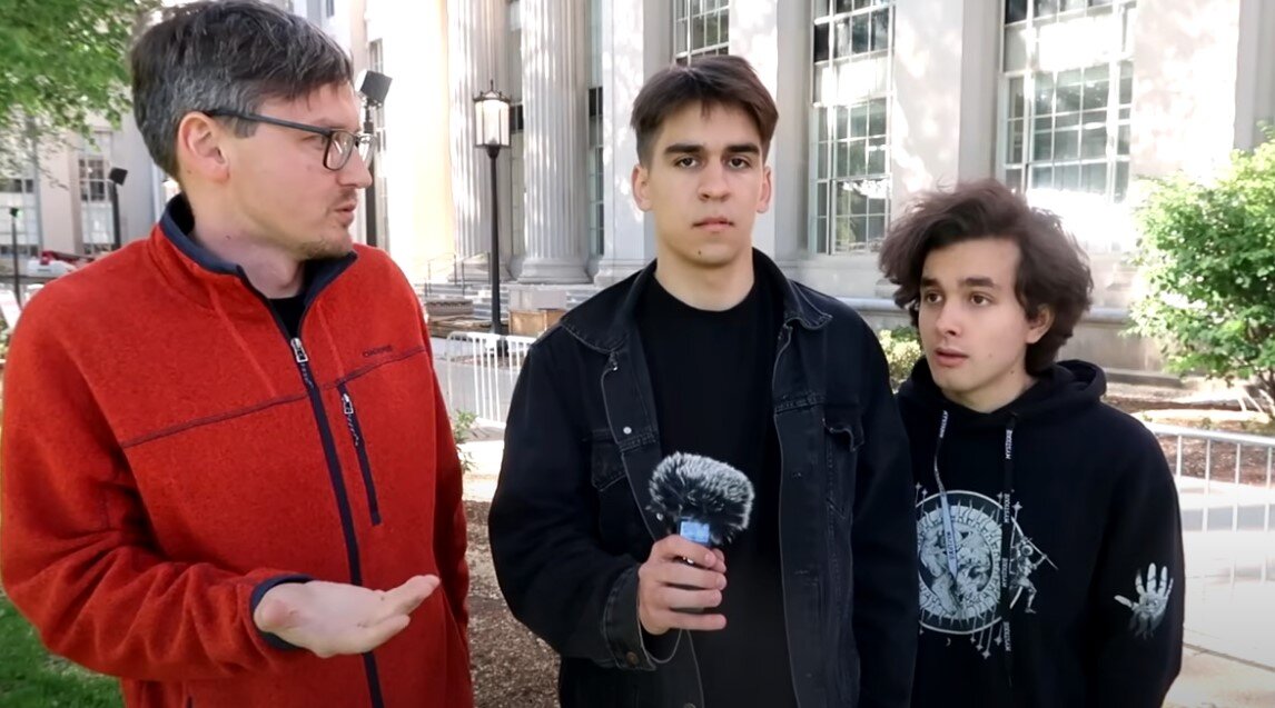 Различия в статусе барьер. Сходства и различия. Выбор и референдум сходства и различия. 2 разницы. Чем отличается вов от 2 мировой войны.