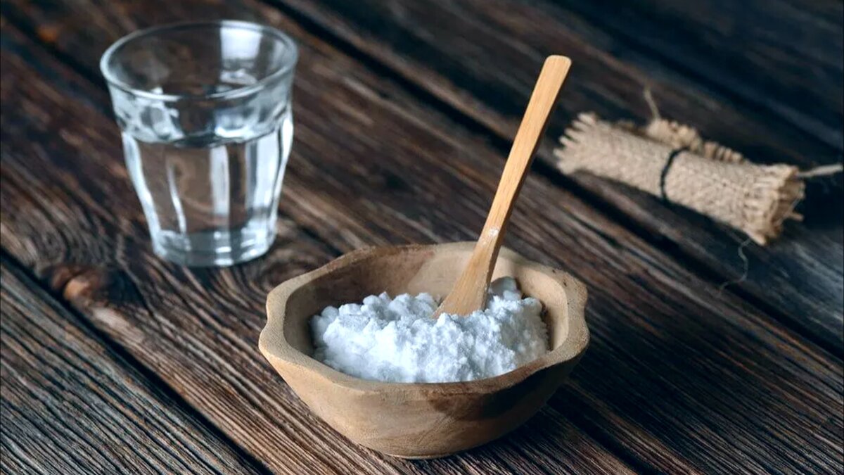  Сода — это не просто ингредиент для выпечки. Этот универсальный продукт обладает целым арсеналом полезных свойств, которые могут приятно удивить вас.