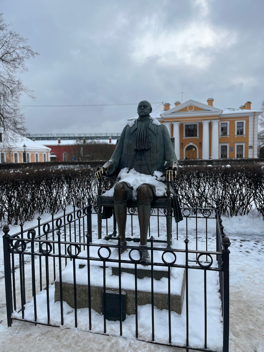 Памятник Петру I в Петропавловской крепости