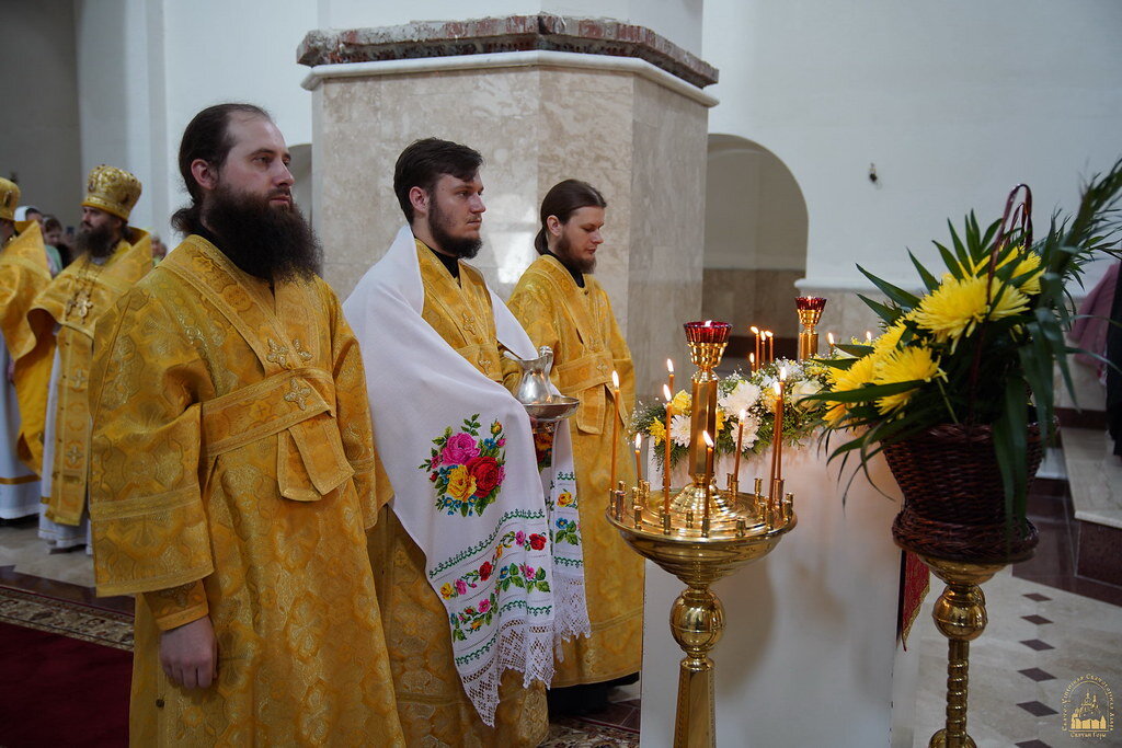 Река остер в черниговской области. Остер черниговская область. Остер город. Остер город. Церковь святого михаила черниговская обл.