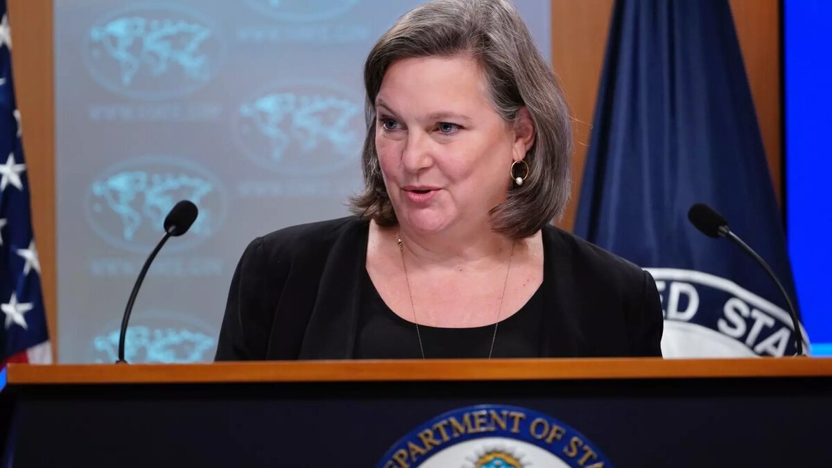     США намерены ввести новый «сокрушительный пакет» санкций против России. Как заявила заместитель госсекретаря США по политическим делам Виктория Нуланд, это будут «сотни, сотни и сотни новых ограничений».