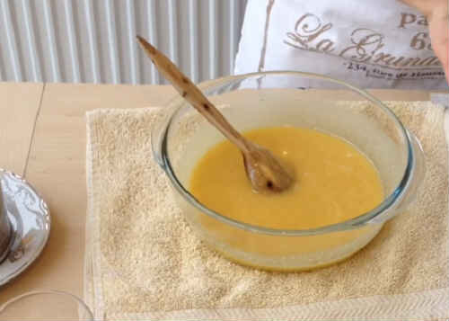 Вода с медом. Калорийность меда в 1 чайной ложке. Вода с медом. 1 столовая ложка меда. Ложка для меда.