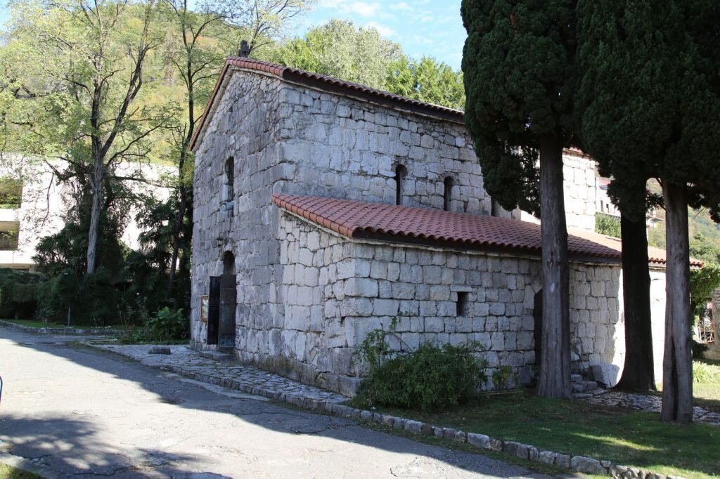 Храм VI века священномученика Ипатия Гангрского при въезде в Гагру