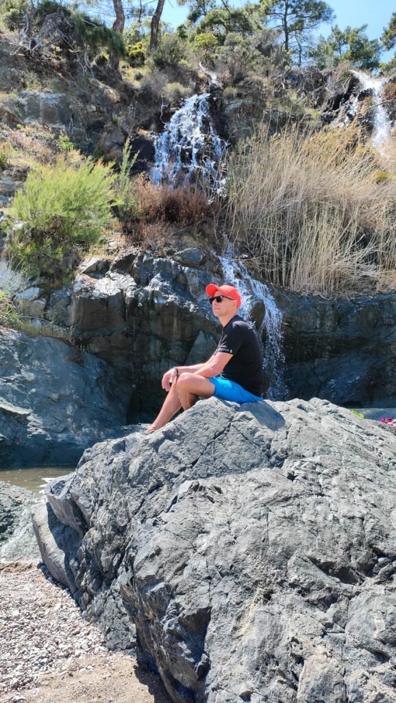 Водопад в отеле.