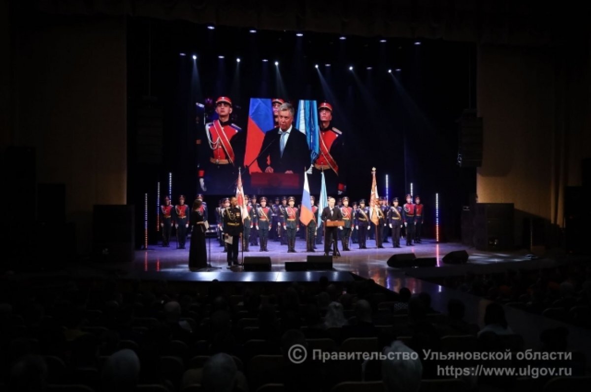    Алексей Русских поздравил жителей региона с Днём защитника Отечества