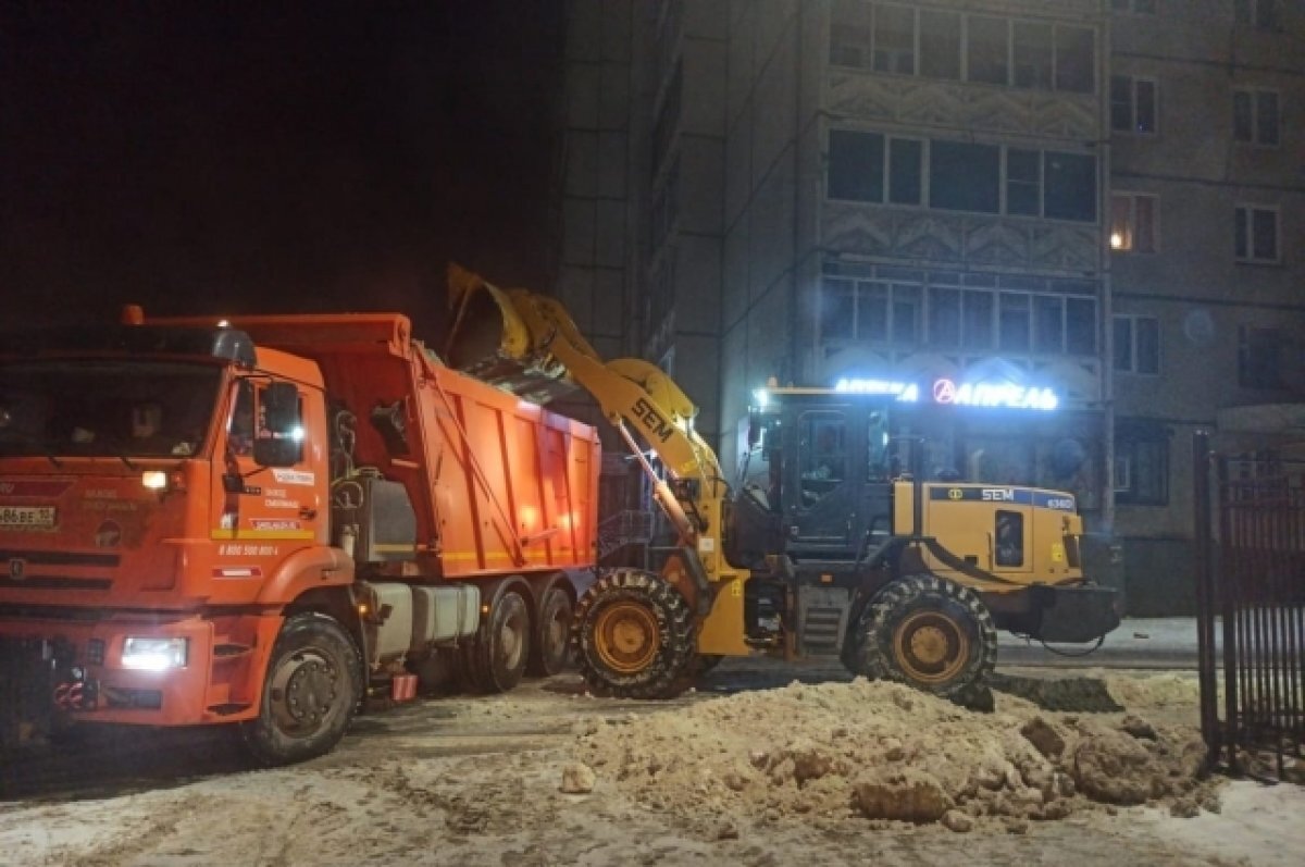    В Воронеже из-за снегопада в ночь для уборки вышло 158 единиц техники