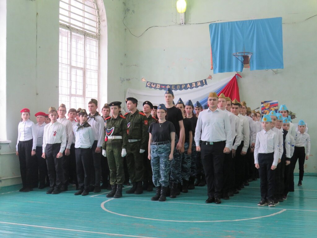 Полицейские помогли тверским школьникам провести смотр строя и песни