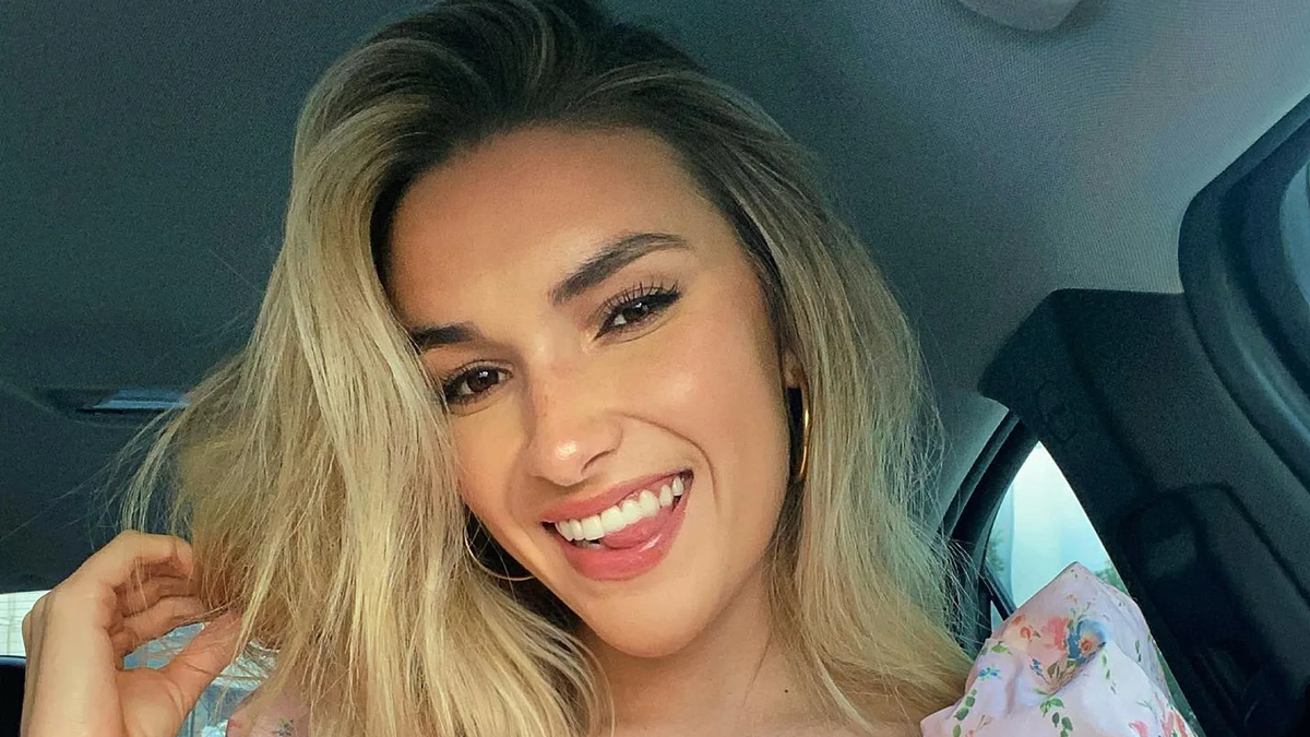 Кайла Симмонс. 