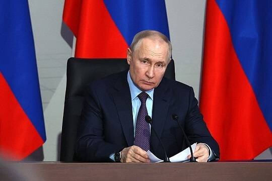    Владимир Путин пообещал обсудить увеличение размера суточных для водителей